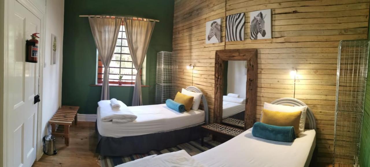 Uthando Backpackers Lodge Оудсхорн Экстерьер фото