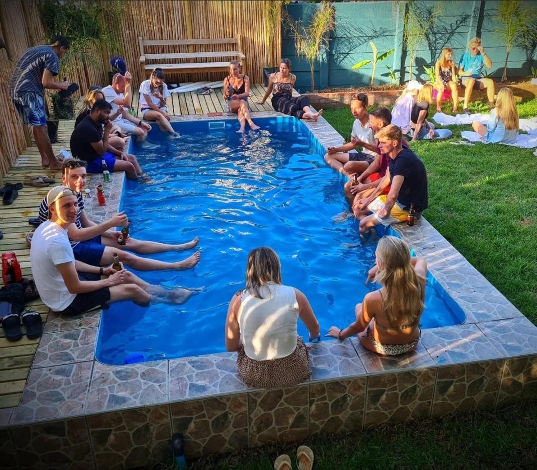 Uthando Backpackers Lodge Оудсхорн Экстерьер фото
