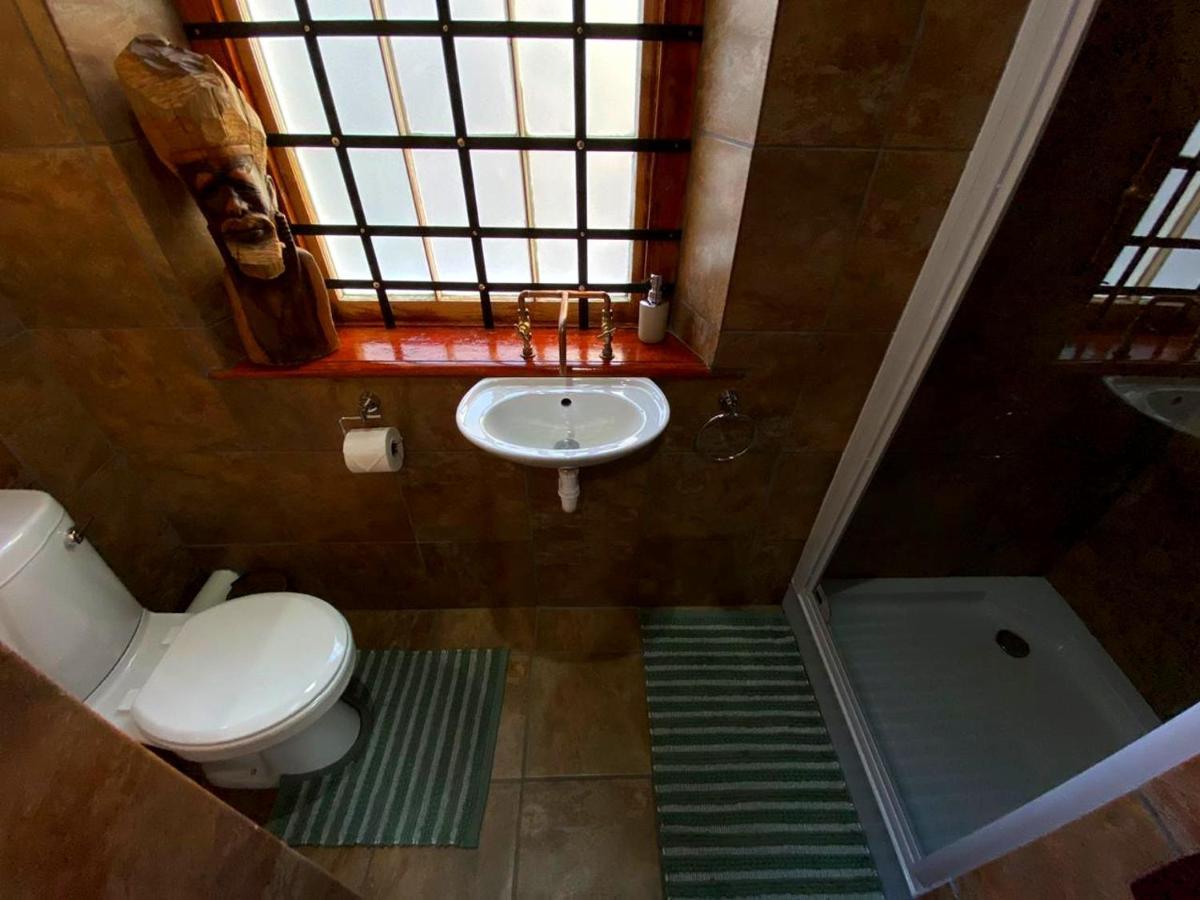 Uthando Backpackers Lodge Оудсхорн Экстерьер фото