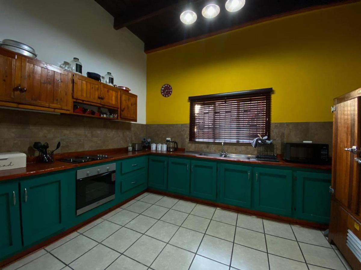 Uthando Backpackers Lodge Оудсхорн Экстерьер фото